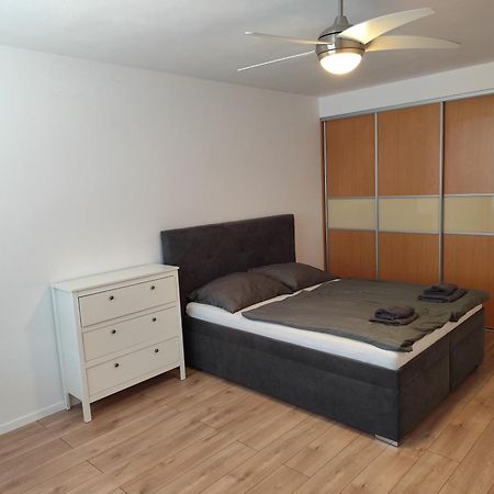 2 Room Apartment, Near Oc Galeria, Petrzalka Bratislava Exterior photo