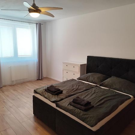 2 Room Apartment, Near Oc Galeria, Petrzalka Bratislava Exterior photo