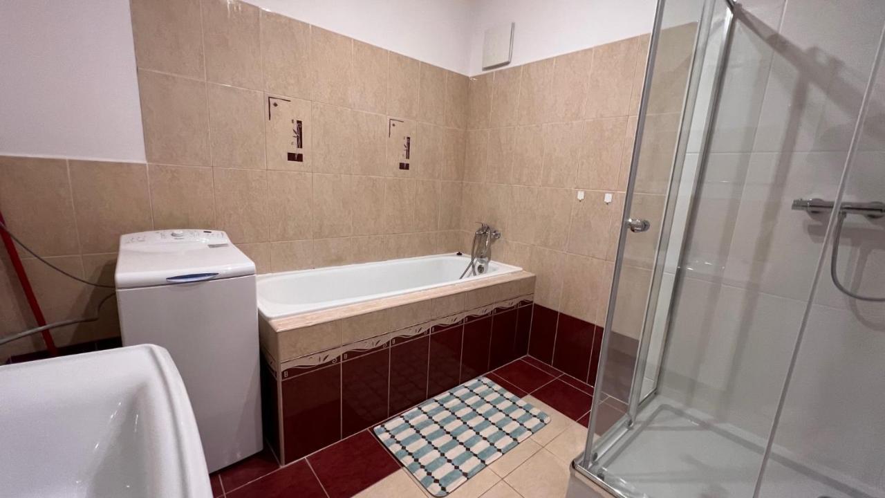 2 Room Apartment, Near Oc Galeria, Petrzalka Bratislava Exterior photo