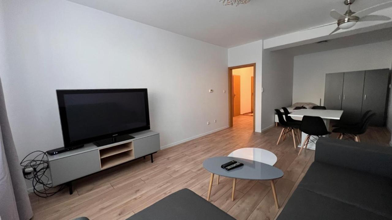 2 Room Apartment, Near Oc Galeria, Petrzalka Bratislava Exterior photo