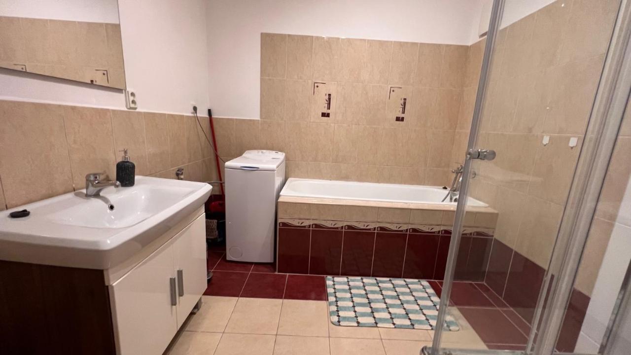 2 Room Apartment, Near Oc Galeria, Petrzalka Bratislava Exterior photo