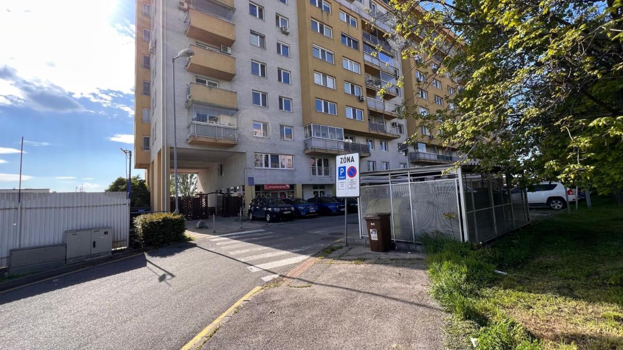 2 Room Apartment, Near Oc Galeria, Petrzalka Bratislava Exterior photo