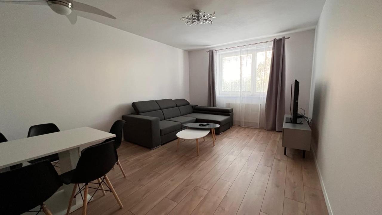 2 Room Apartment, Near Oc Galeria, Petrzalka Bratislava Exterior photo